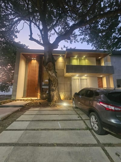 CASA EN VENTA - CONDOMINIO LE PARC