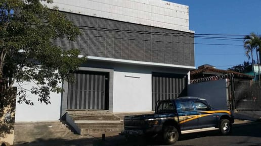 EN VENTA DEPOSITO CON OFICINAS EN EL CENTRO DE ASUNCION