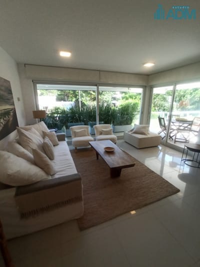 Moderno apartamento, parrillero propio, proximo al mar