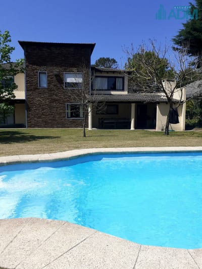 Excelente propiedad en barrio privado