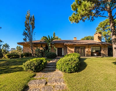 Estupenda casa con gran parque, en venta en Punta del Este