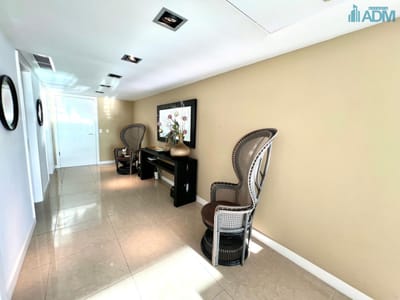 Apartamento premium frente al mar, 3 suites y dependencia.