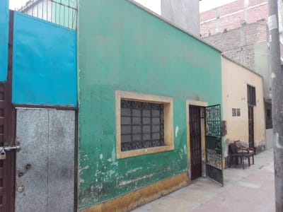 Casa ideal para Almacen a 2 cuadras de Mesa Redonda Documentos Saneados