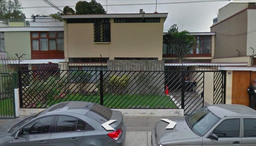VENDO CASA COMO TERRENO CON DOS FRENTES