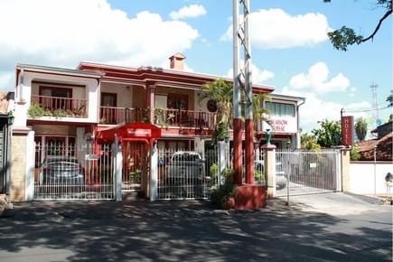 Hotel-venta-malutin Y Moisés Bertoni, Villa Morra, Asunción