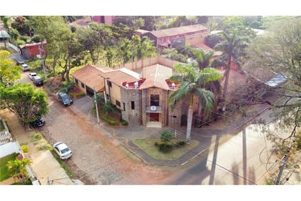 VENDO IMPONENTE CASA EN ESQUINA EN FERNANDO DE LA MORA