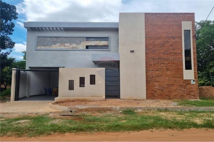 HERMOSA CASA CON PISCINA EN LUQUE