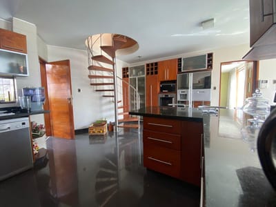 SE VENDE LINDA CASA EN LA MOLINA