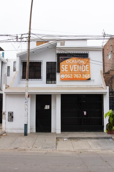 AMPLIA CASA 3 PISOS 246 M2 //$ 180,000 NEGOCIABLE //7 DORMITORIOS Y 5 BAÑOS