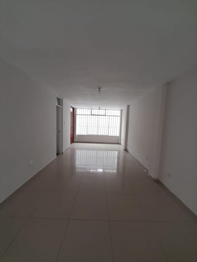 VENDO CASA EN SAN MIGUEL ( EN UN PASAJE)