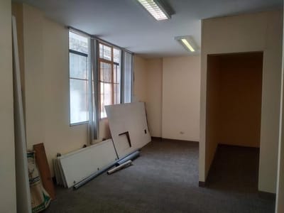 Oficina a una cuadra de la Muni