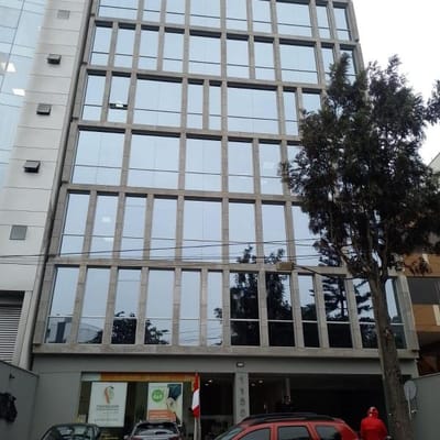 MODERNO CONSULTORIO EN PARQUE NORTE