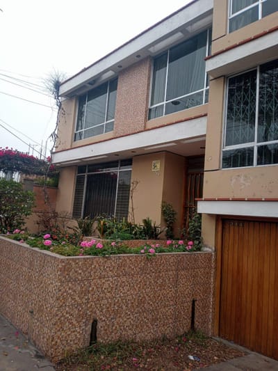 VENTA LINDA CASA SAN BORJA 300M2