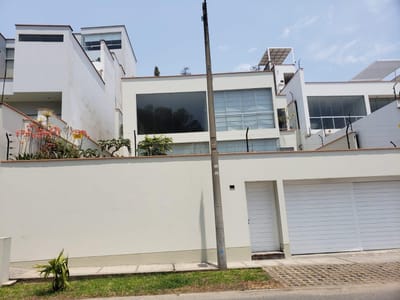 Casa en venta en la Urb. El refugio- LA MOLINA