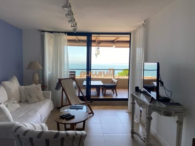 Venta y alquiler de apartamento de dos dormitorios con parrillero de uso exclusivo en Punta Ballena