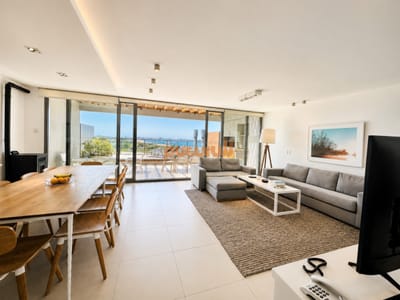 Alquiler temporario de apartamento moderno de dos dormitorios con parrillero en Punta Ballena
