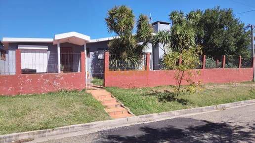 OPORTUNIDAD EN BARRIO LAS COOPERATIVAS CASA 3 DORM+2 BAÑOS CON COCHERA Y BARBACOA