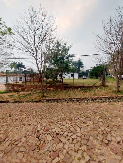 VENDO TERRENO EN VILLA ELISA EN ESQUINA