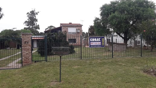 Se Vende Buena Casa De 2 Plantas, 4 Dormitorios, 2 Baños Y Cochera En Marindia!