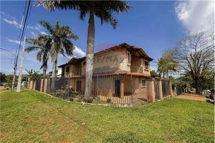 Casa en esquina de 4 Habitaciones en Lambaré 