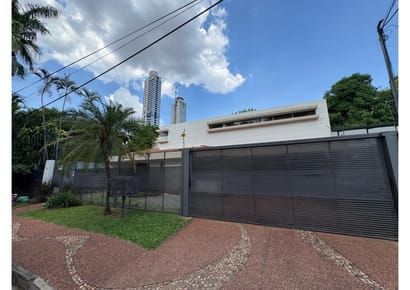 Casa en alquiler detrás del Shopping del Sol