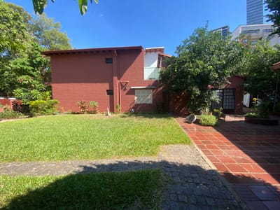 ALQUILO CASA ZONA EJE CORPORATIVO DE ASUNCION