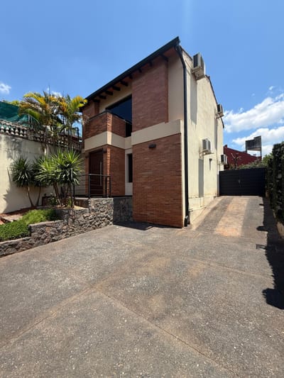 Casa en Alquiler – Barrio Mburicaó, Asunción