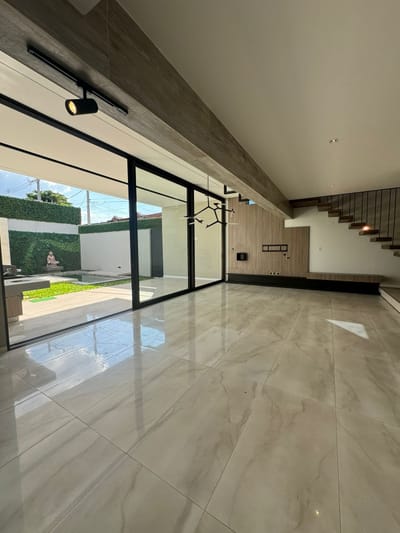 Vendo Amplio Duplex De 300 Mts2 En Mburucuya. 
