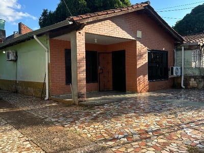 CASA 4 DORM EN BARRIO SANTA ANA CIUDAD DEL ESTE