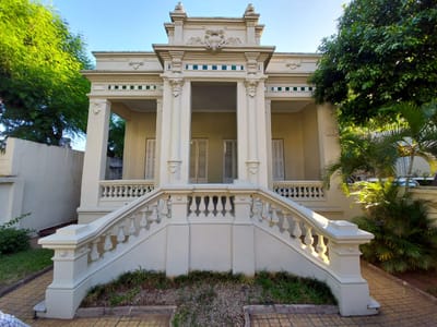 VENDO CASA ESTILO ITALIANO PATRIMONIO NACIONAL S/MCAL LOPEZ