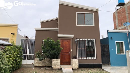 Casa De 2 Pisos En Venta, 4 Habitaciones. Piura.