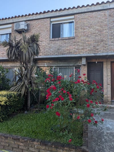 Hermoso dúplex en cooperativa de viviendas Lagomar Norte. No acepta banco. 