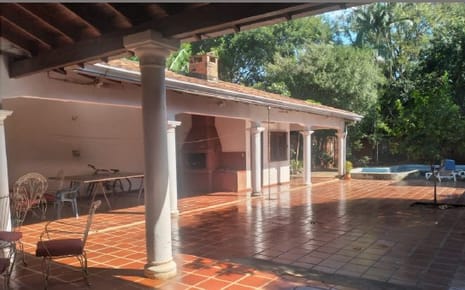 VENDO CASA EN ENCARNACION A PASOS DE LA PLAYA 