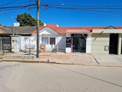 EN VENTA CASA CON LOCAL COMERCIAL 