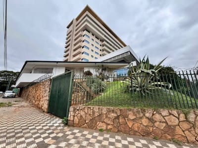 ALQUILO CASA COMERCIAL SOBRE MARISCAL LÓPEZ 