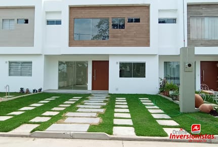 CASA EN VENTA EN CONDOMINIO 4 DORMITORIOS, 2 EN SUITE   ZONA NORTE AV BANZER.
