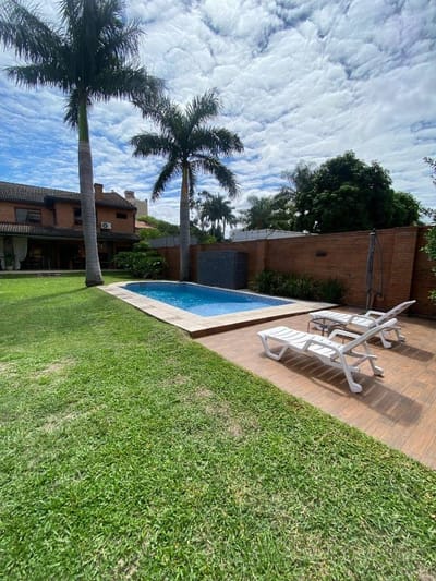 VENDO HERMOSA RESIDENCIA EN BARRIO MBURUCUYA 