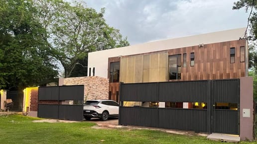 Casa de autor con piscina y quincho | San Bernardino
