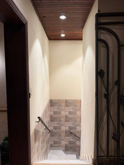 CASA EN VENTA EN BARRIO MBURUCUYA SOBRE LA AV STMO SACRAMENTO