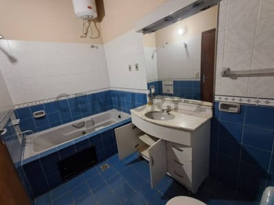 Casa en venta en esquina - Fernando de Mora Norte a 2 cuadras de IPS Ingavi.