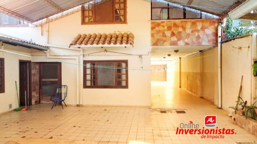 CASA EN VENTA IDEAL PARA  NEGOCIO AV. PIRAI 5TO ANILLO