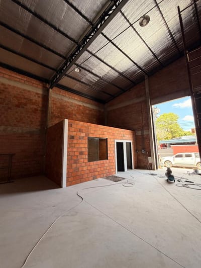 ZONA MCAL LÓPEZ Y MADAME LYNCH, EN ALQUILER, DEPÓSITO DE 700 M2. 