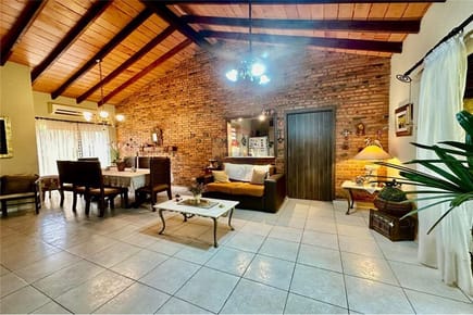 EN VENTA HERMOSA CASA DE UNA SOLA PLANTA LUQUE     J.A.