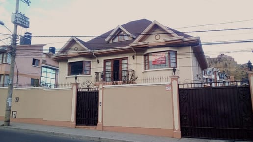 IRPAVI, Av. Ovando Candia, calle 10 La Paz - Bolivia / Preciosa casa unifamiliar