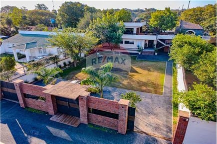 Residencia en Lambaré a metros del Yach y Golf Club 