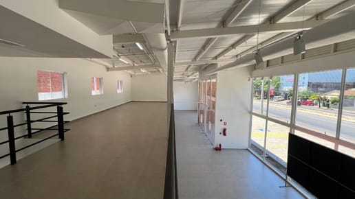 ALQUILO SALON COMERCIAL EN MCAL ESTIGARRIBIA 