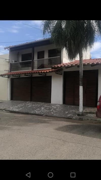 CASA EN VENTA Av. Alemana entre 3er y 4to anillo, 