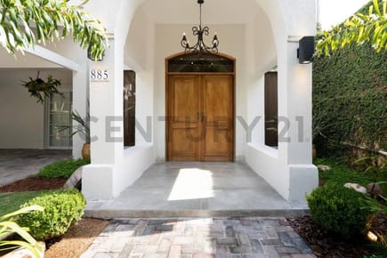 VENDO HERMOSA RESIDENCIA EN MADAME LYNCH