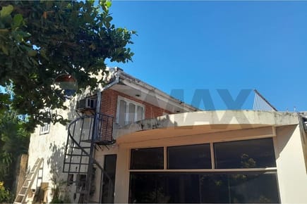EN VENTA CASA CON DEPARTAMENTO INDEPENDIENTE EN SAJONIA