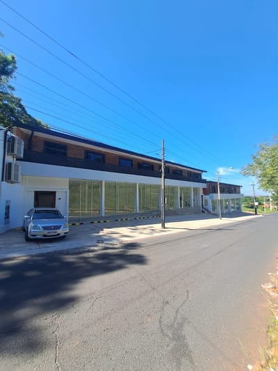 EN ALQUILER – DOS HERMOSOS SALONES EN EL MICROCENTRO DE VILLA ELISA